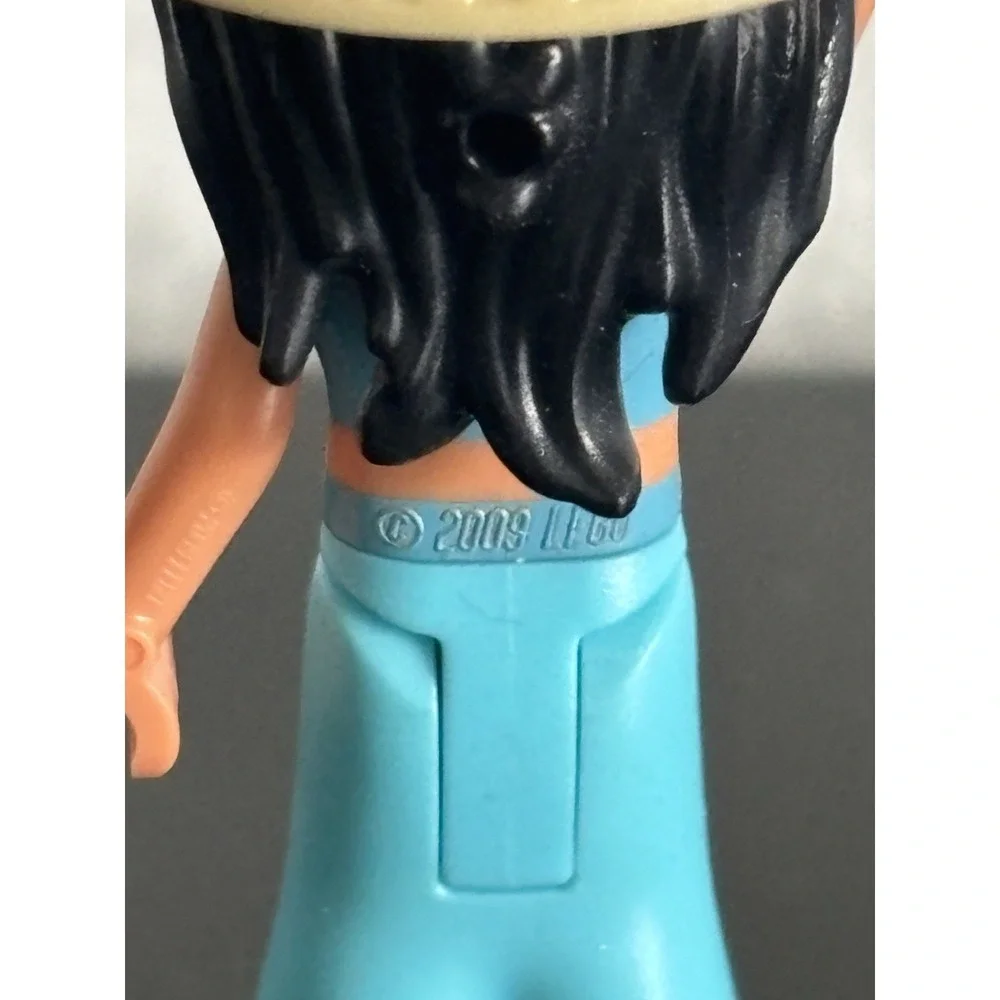 Lego Mini figure Jasmin From Disney Aladdin (wearing hat)‎